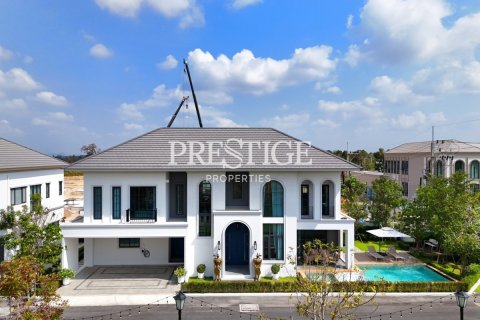 House in Pattaya, Thailand 4 bedrooms № 197692