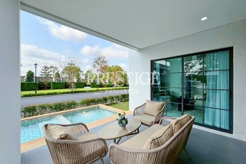 House in Pattaya, Thailand 4 bedrooms № 197692 - photo 28