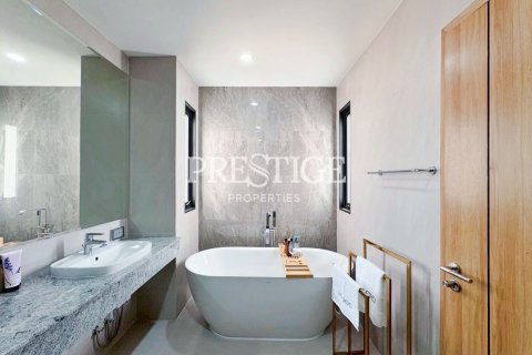 House in Pattaya, Thailand 4 bedrooms № 197692 - photo 19