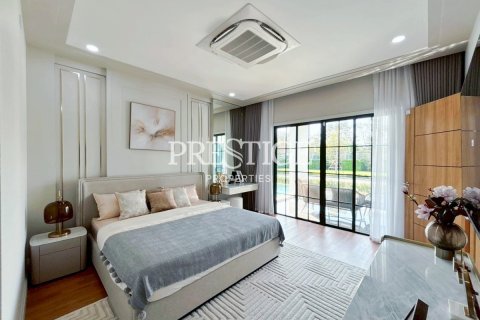 House in Pattaya, Thailand 4 bedrooms № 197692 - photo 25