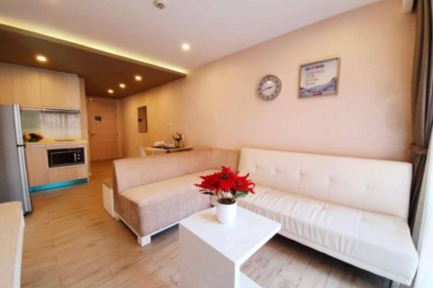 Condominio de 1 dormitorio en Jomtien Beach, Pattaya, Tailandia № 204302 - foto 2