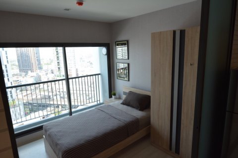 Condominio de 2 dormitorios en Phra Khanong, Bangkok, Tailandia № 143933 - foto 4
