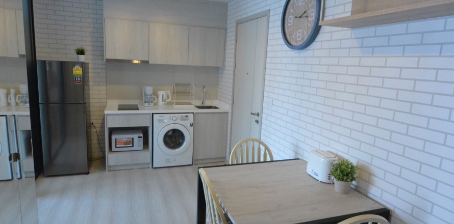 Condominio de 2 dormitorios en Phra Khanong, Bangkok, Tailandia № 143933