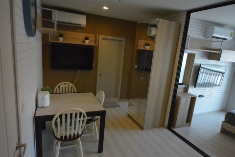 Condominio de 2 dormitorios en Phra Khanong, Bangkok, Tailandia № 143933 - foto 2