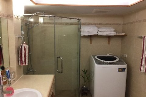 Estudio en el condominio en Bangkok, Tailandia № 144057 - foto 8