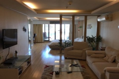 Estudio en el condominio en Bangkok, Tailandia № 144057 - foto 2