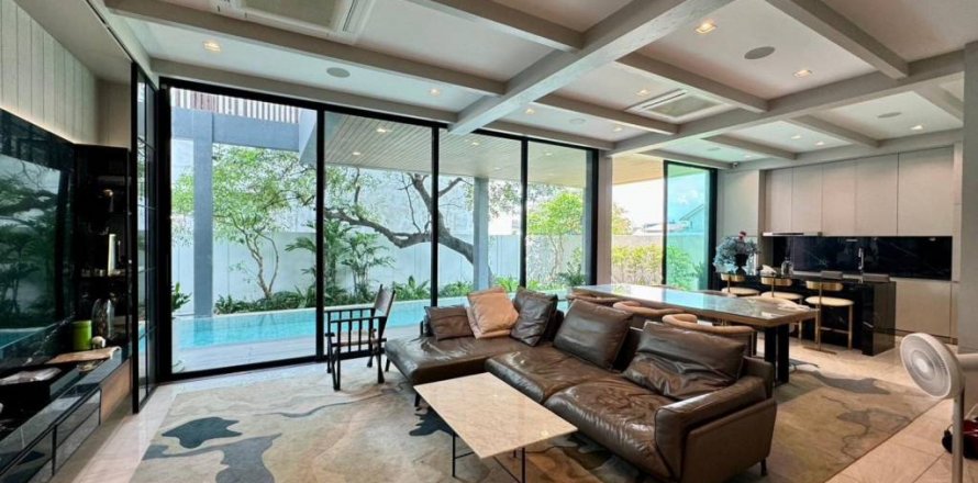 Casa de 4 dormitorios en Suan Luang, Bangkok, Tailandia № 114101