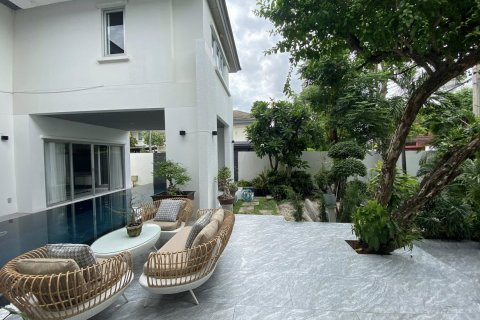 Casa de 5 dormitorios en Bangkok, Tailandia № 142979 - foto 2