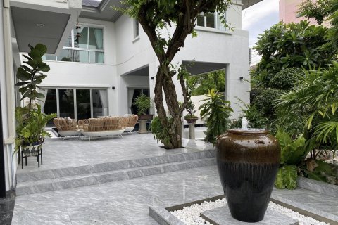 Casa de 5 dormitorios en Bangkok, Tailandia № 142979 - foto 19