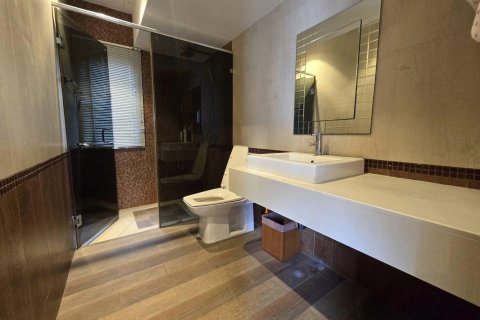 Casa de 5 dormitorios en Bangkok, Tailandia № 142979 - foto 17