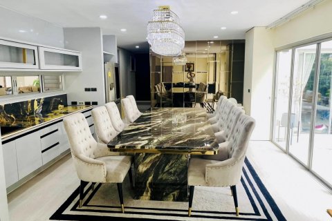 Casa de 5 dormitorios en Bangkok, Tailandia № 142979 - foto 4