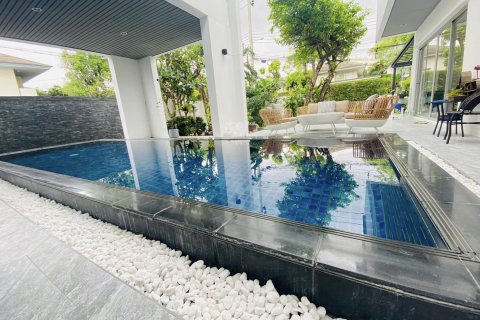 Casa de 5 dormitorios en Bangkok, Tailandia № 142979 - foto 3
