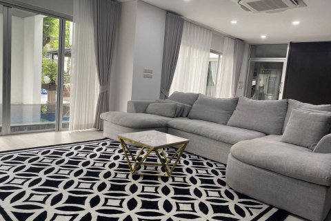 Casa de 5 dormitorios en Bangkok, Tailandia № 142979 - foto 7