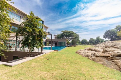 Chalet de 6 dormitorios en Hua Hin, Tailandia № 147011 - foto 4