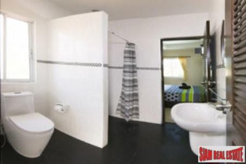 Chalet de 6 dormitorios en Pattaya, Tailandia № 202591 - foto 5