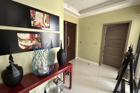 Chalet de 3 dormitorios en Pattaya, Tailandia № 113992 - foto 8