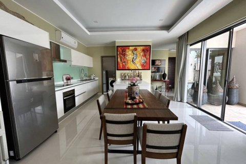 Chalet de 3 dormitorios en Pattaya, Tailandia № 113992 - foto 6