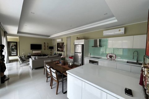 Chalet de 3 dormitorios en Pattaya, Tailandia № 113992 - foto 3