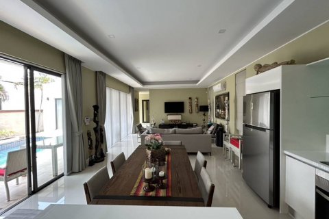 Chalet de 3 dormitorios en Pattaya, Tailandia № 113992 - foto 4