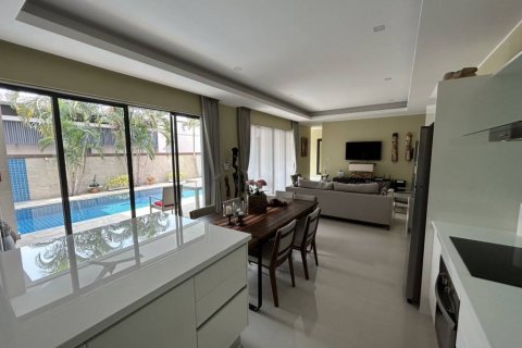 Chalet de 3 dormitorios en Pattaya, Tailandia № 113992 - foto 7