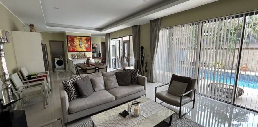 Chalet de 3 dormitorios en Pattaya, Tailandia № 113992