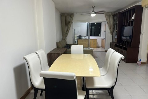 Condominio de 2 dormitorios en Chatuchak, Bangkok, Tailandia № 153140 - foto 2