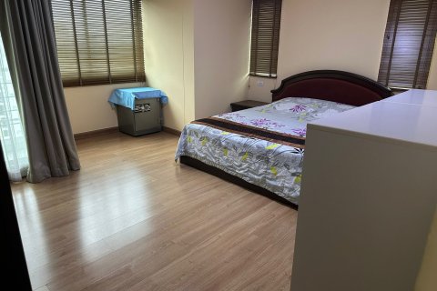Condominio de 2 dormitorios en Chatuchak, Bangkok, Tailandia № 153140 - foto 3
