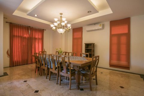 Haus in Rayong, Thailand 5 Schlafzimmer № 47427 - Foto 2
