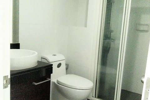 Condo à Samut Prakan, Thaïlande, 2 chambres № 140111 - photo 7