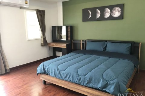 Casa de 4 dormitorios en Pattaya, Tailandia № 54365 - foto 3