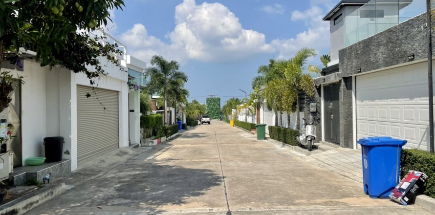 Casa de 3 dormitorios en Pattaya, Tailandia № 54366
