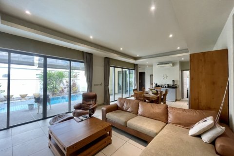 Casa de 3 dormitorios en Pattaya, Tailandia № 54366 - foto 12