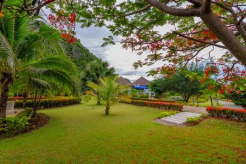 Chalet de 5 dormitorios en Hua Hin, Tailandia № 202786 - foto 4