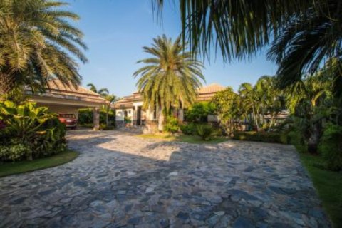 Chalet de 4 dormitorios en Hua Hin, Tailandia № 202789 - foto 5