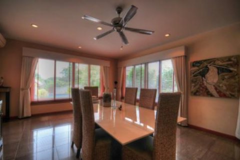 Chalet de 5 dormitorios en Hua Hin, Tailandia № 202790 - foto 3