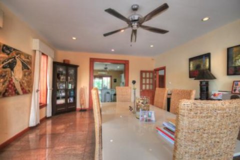 Chalet de 5 dormitorios en Hua Hin, Tailandia № 202790 - foto 4