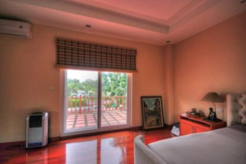 Chalet de 5 dormitorios en Hua Hin, Tailandia № 202790 - foto 5