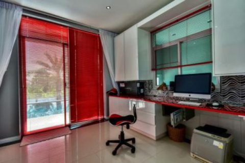 Chalet de 4 dormitorios en Hua Hin, Tailandia № 202792 - foto 3