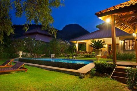 Chalet de 4 dormitorios en Hua Hin, Tailandia № 202791 - foto 5