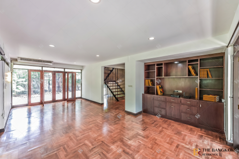 Haus in Bangkok, Thailand 4 Schlafzimmer № 190426
