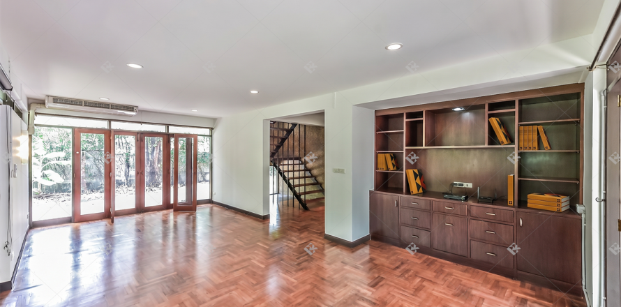 Casa de 4 dormitorios en Bangkok, Tailandia № 190426