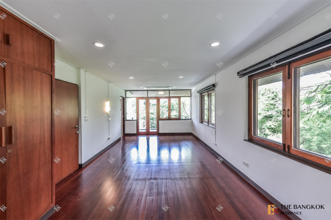 Casa de 4 dormitorios en Bangkok, Tailandia № 190426 - foto 2
