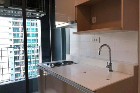 Estudio en el condominio en Bang Rak, Bangkok, Tailandia № 171965 - foto 7
