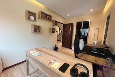 House in Chiang Mai, Thailand 4 bedrooms № 162639 - photo 27