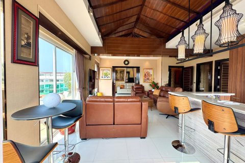 Apartamento de 4 habitaciones en Pattaya, Tailandia № 161519 - foto 11