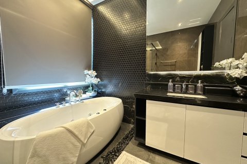 Chalet de 5 dormitorios en Pattaya, Tailandia № 203492 - foto 10