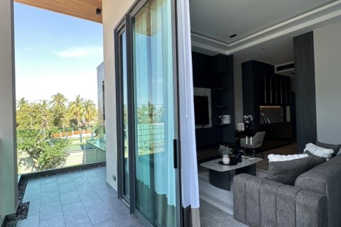 Chalet de 5 dormitorios en Pattaya, Tailandia № 203492 - foto 17