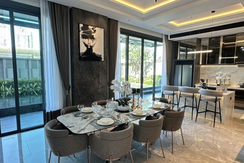 Chalet de 5 dormitorios en Pattaya, Tailandia № 203492 - foto 4