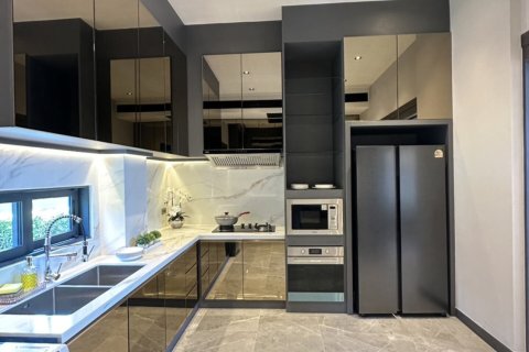 Chalet de 5 dormitorios en Pattaya, Tailandia № 203492 - foto 6