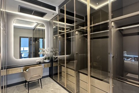 Chalet de 5 dormitorios en Pattaya, Tailandia № 203492 - foto 9